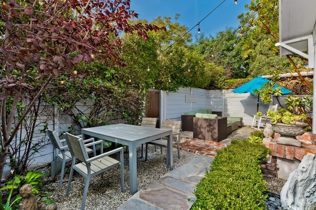 Photo - 400 Norwich Dr