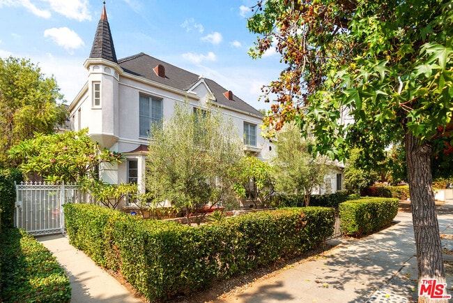 Building Photo - 823 N Edinburgh Ave