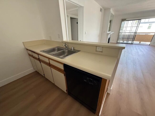Photo - 1321 N Vista St Unit 302