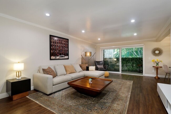 Photo - 4528 Colbath Ave