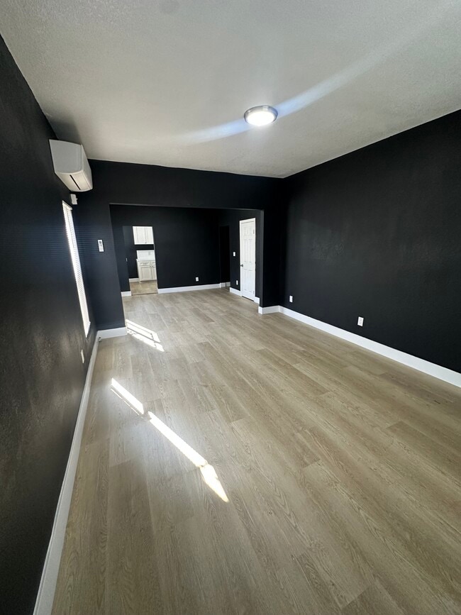 Photo - 248 E 54th, Los Angeles Unit 248