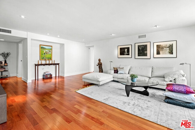 Photo - 851 Kings Rd Unit 102