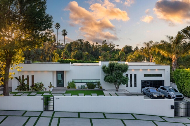Photo - 20141 Wells Dr House