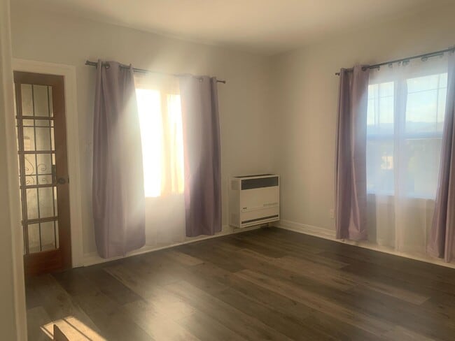 Photo - 1034 Hyperion Ave Apartment