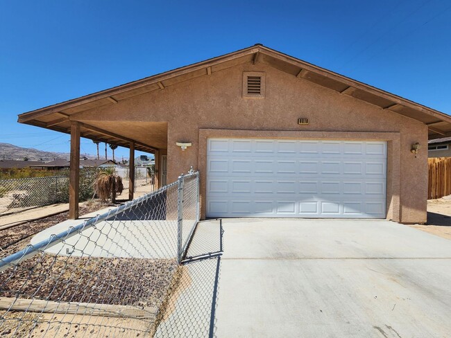 Great 3 Bedroom/2 Bath Fully Furnished! - Great 3 Bedroom/2 Bath Fully Furnished! House
