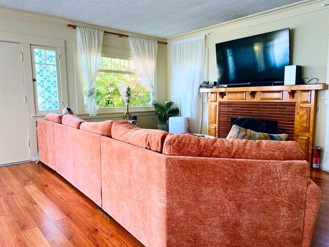 Photo - 1448 N Fuller Ave