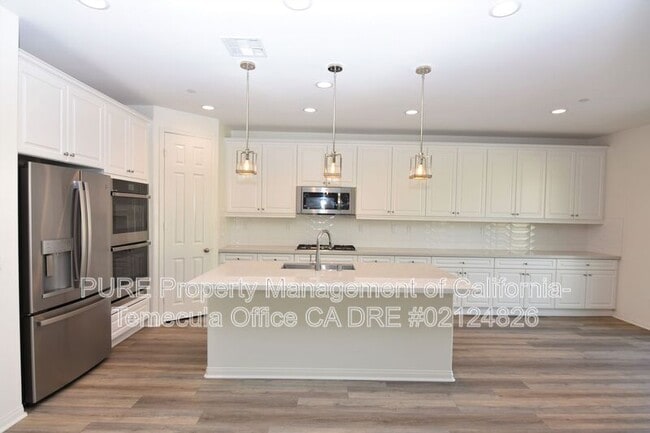 Photo - 32615 Cert St