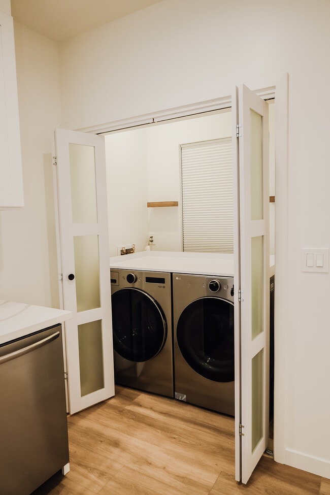 Laundry - 233 E 25th St Unit 233