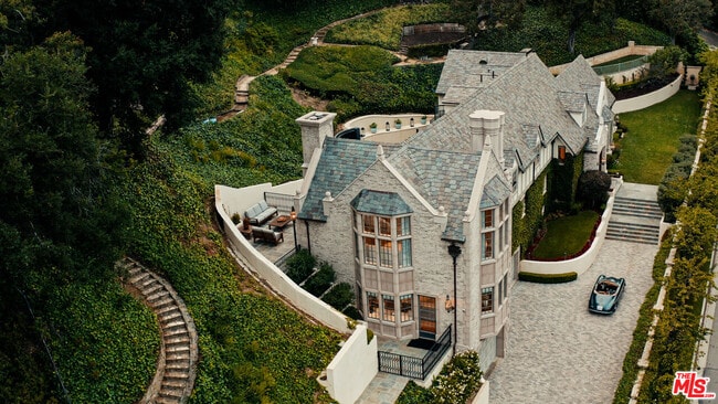 Building Photo - 10950 Bellagio Rd