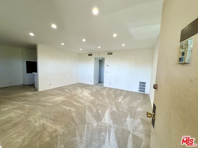 Photo - 1023 Hancock Ave Unit 212