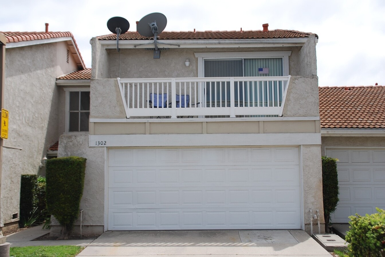 Coming Soon! North Oxnard spacious 3 bedroom 2.5 bathroom with an attached 2 car garage - Coming Soon! North Oxnard spacious 3 bedroom 2.5 bathroom with an attached 2 car garage