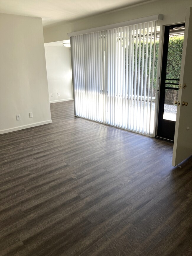 Photo - 305 California Blvd