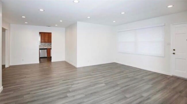 Photo - 10920 Mather Ave