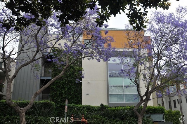 Building Photo - 1250 N Harper Ave Unit 413 Rental