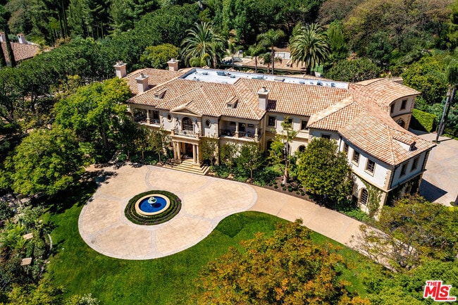 Building Photo - 70 Beverly Park St