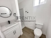 Photo - 933-932 E Kingsley Ave