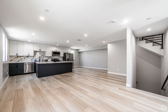 Building Photo - 2223 S Highland Ave Unit 2225 1/2 Rental