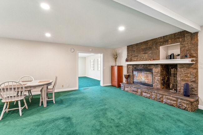 Photo - 965 Sandalwood Dr