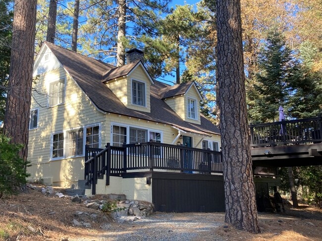 Building Photo - Enchanting Cottage