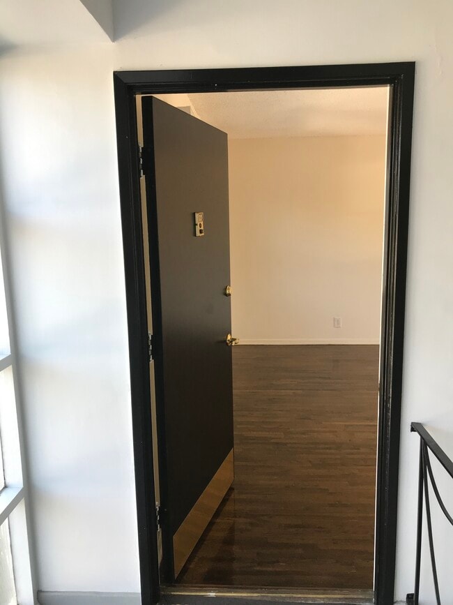 Photo - 13744 Burbank Blvd Unit B