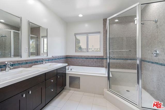 Building Photo - 1409 Armacost Ave Unit 302