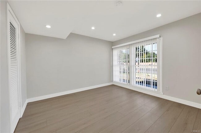 Photo - 22540 Roscoe Blvd