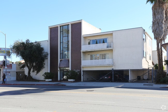 Building Photo - 10006 Palms Blvd