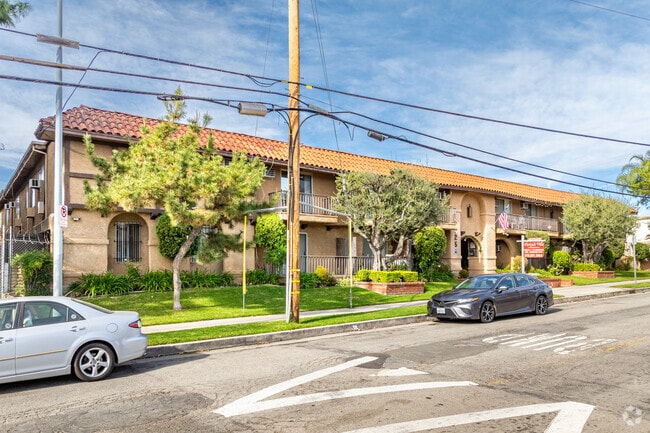 Building Photo - Parkside Villa Apartments