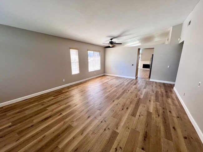 Photo - 3 Bedroom SINGLE STORY home located in Murrieta for LEASE!