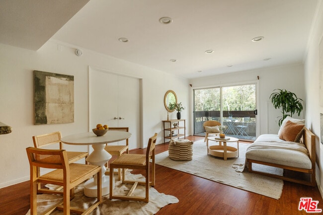 Building Photo - 2700 Cahuenga Blvd Unit 4107