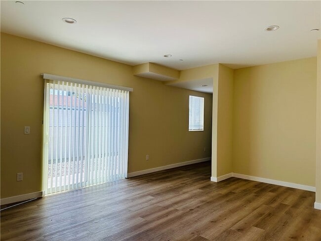 Photo - 1002 E 33rd St