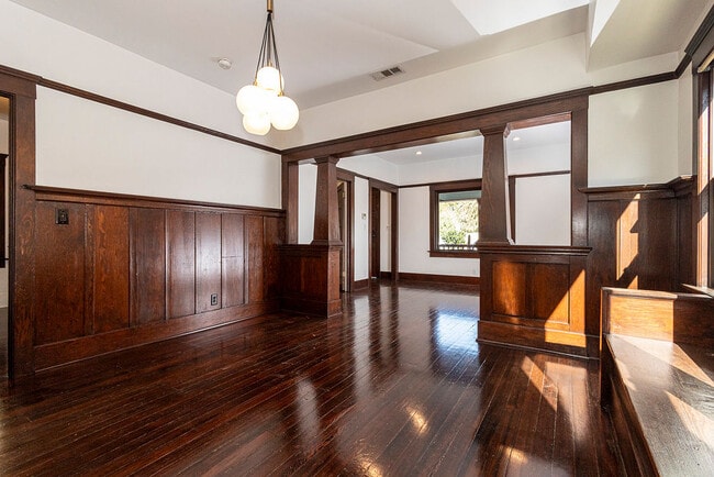 Building Photo - 1616 Bridge St