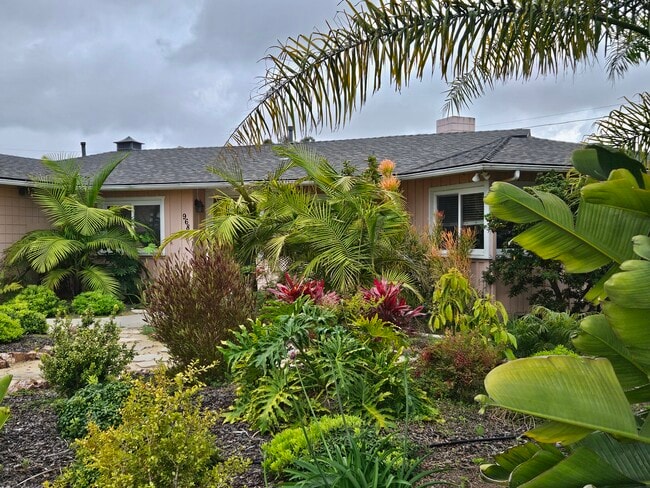 Building Photo - 968 Corte Maria Ave