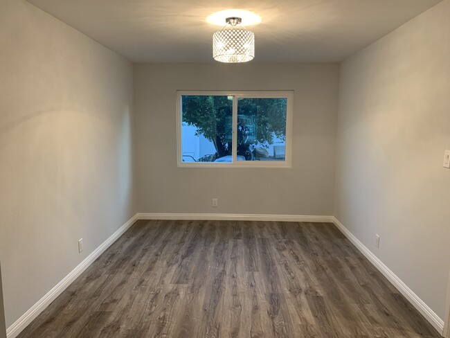Dinning room - 15344 Leadwell St