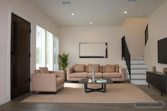 Photo - Charming & Private 4-Bedroom, 4-Bath Home in Sherman Oaks