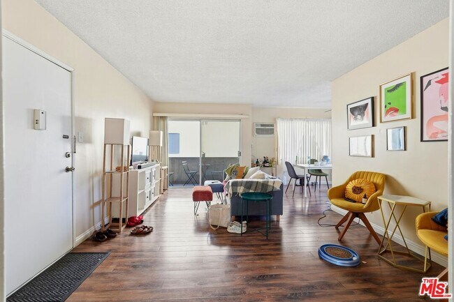 Photo - 1475 S Wooster St