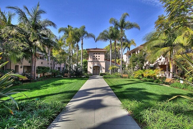 Photo - Lovely ground floor unit at the incredible El Escorial! Santa Barbara:)