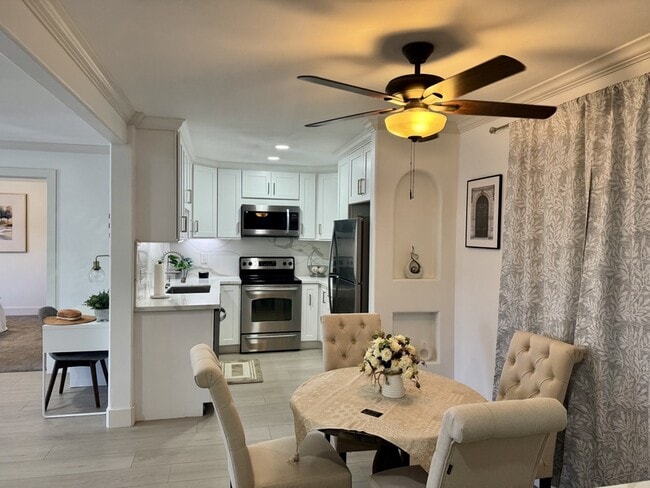 Building Photo - 5055 Collwood Blvd Rental