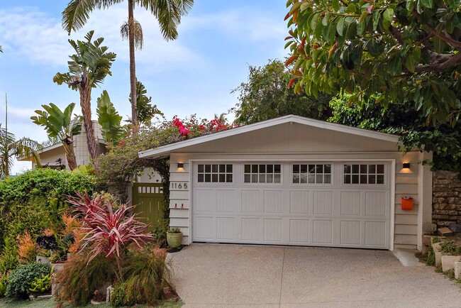 Photo - Mid-century modern meets industrial chic i...