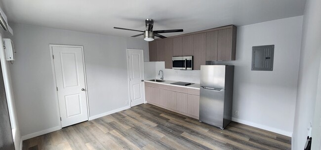 Photo - 750 N Hayworth-21 Unit 21