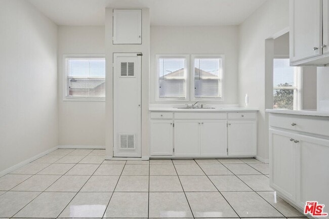 Photo - 1464 3/8-1464 W 35th Pl