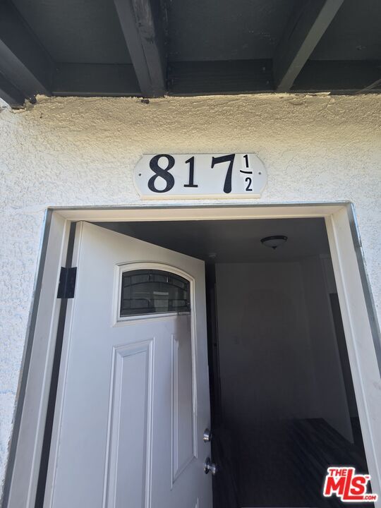 Building Photo - 817 W 101st St Rental