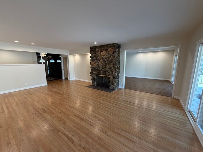 Photo - 17537 Margate St