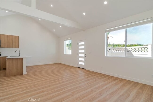 Photo - 7570 Chaminade Ave