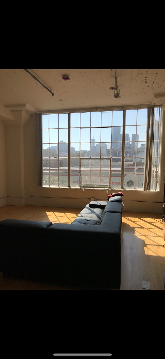 Building Photo - 420 S San Pedro St Unit 1