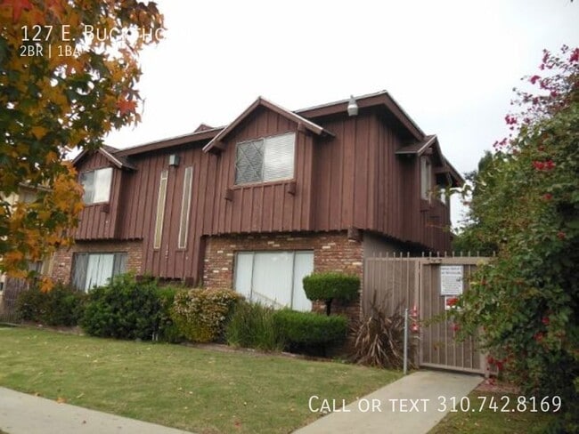 Building Photo - 127 E. Buckthorn-