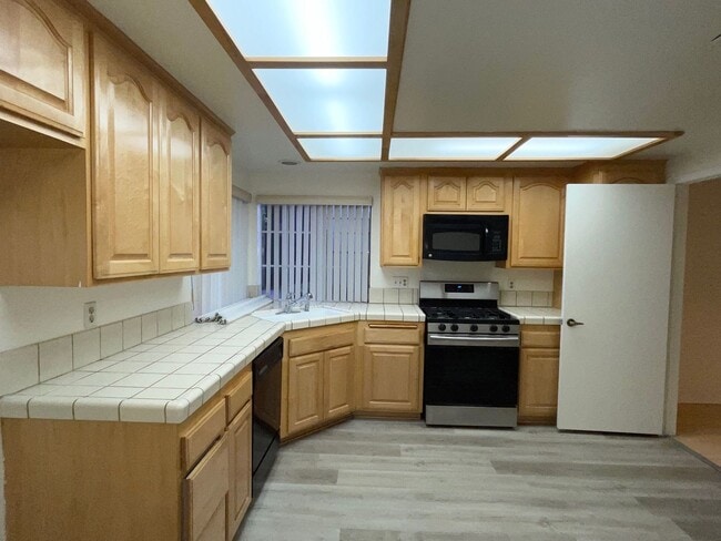 Photo - Stunning Porter Ranch S&S home centrally located