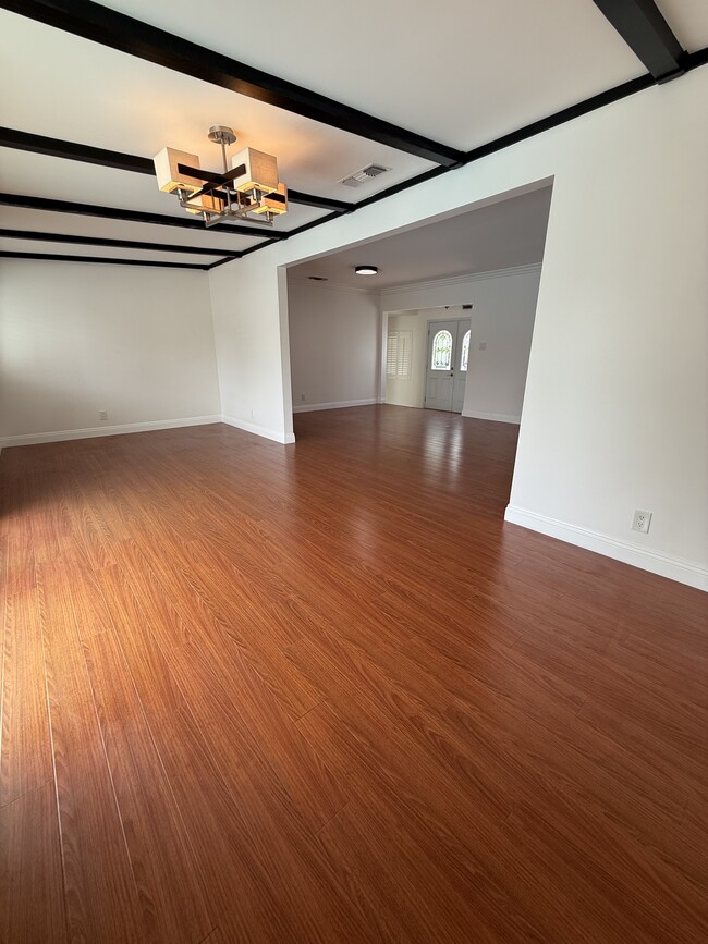 Photo - 17346 Martha St