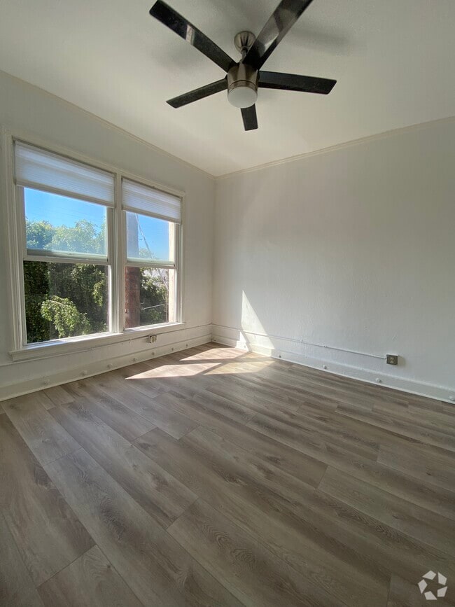 Building Photo - 4015 Melrose Ave Rental