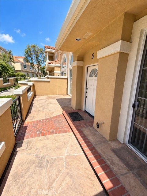 Photo - 5 Opera Ln